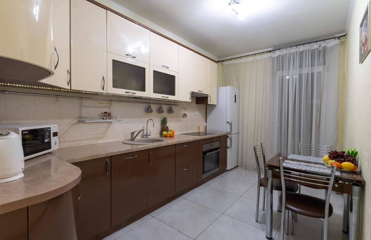 Видові 1К-2К Апартаменти 11,15, 23 Поверхи Kiev Extérieur photo
