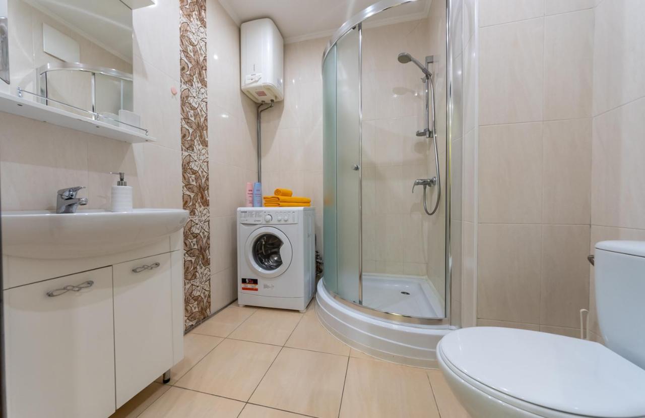 Видові 1К-2К Апартаменти 11,15, 23 Поверхи Kiev Extérieur photo